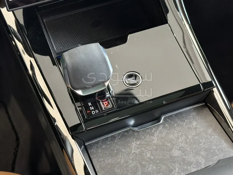 2025 لاند روفر رينج روفر سبورت اوتوبيوجرافي