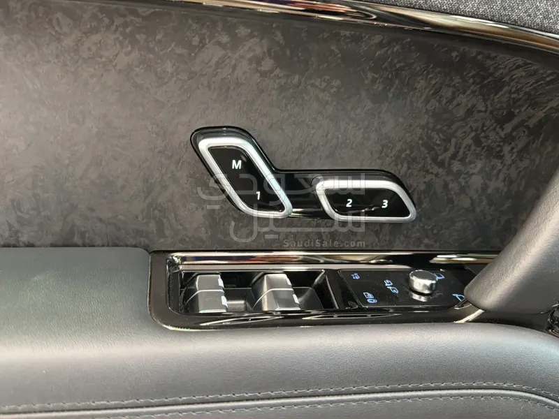 2025 لاند روفر رينج روفر سبورت اوتوبيوجرافي