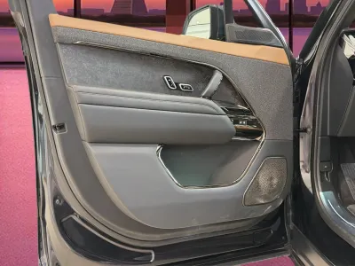 2025 لاند روفر رينج روفر سبورت اوتوبيوجرافي