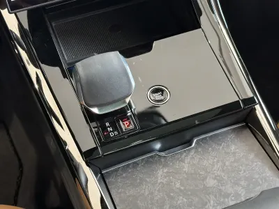 2025 لاند روفر رينج روفر سبورت اوتوبيوجرافي