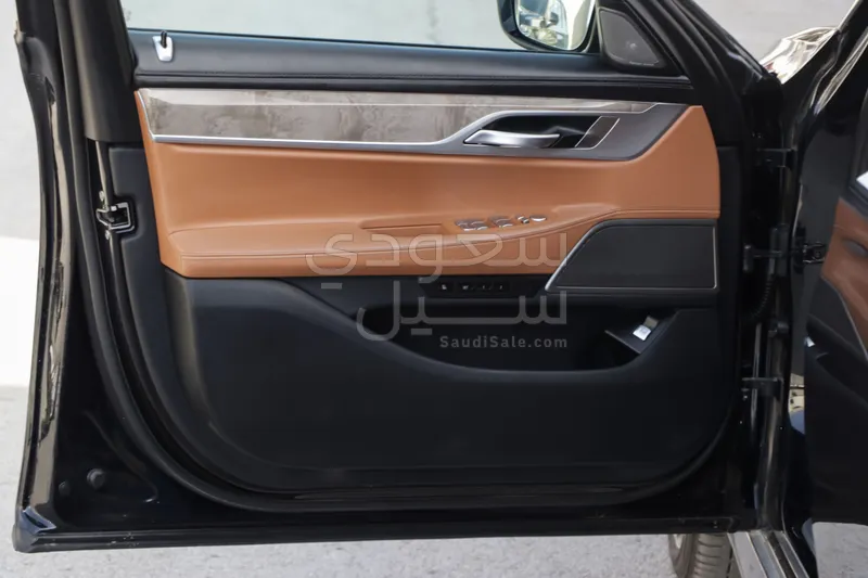 2020 بي ام دبليو الفئة السابعة 730 إل أي