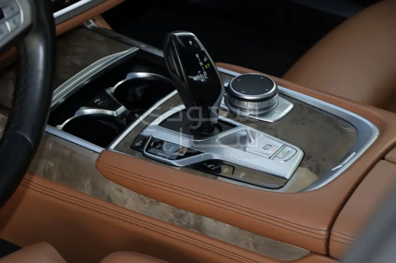 2020 بي ام دبليو الفئة السابعة 730 إل أي