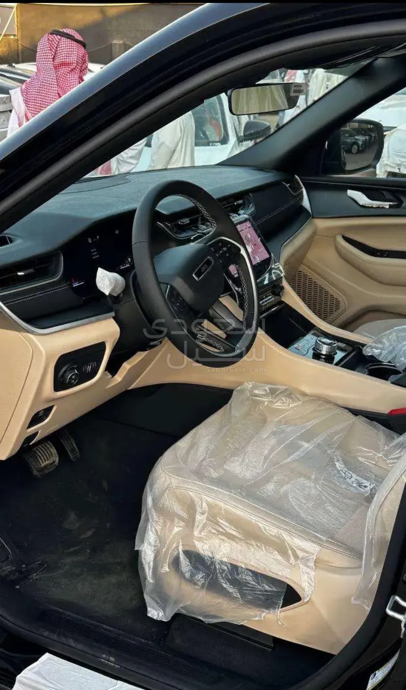 2025 جييب جراند شيروكي لاريدو