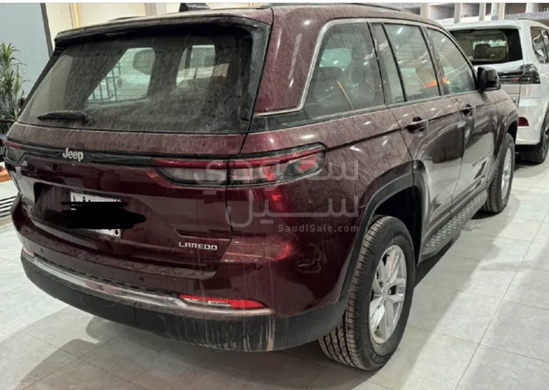 2025 جييب جراند شيروكي لاريدو