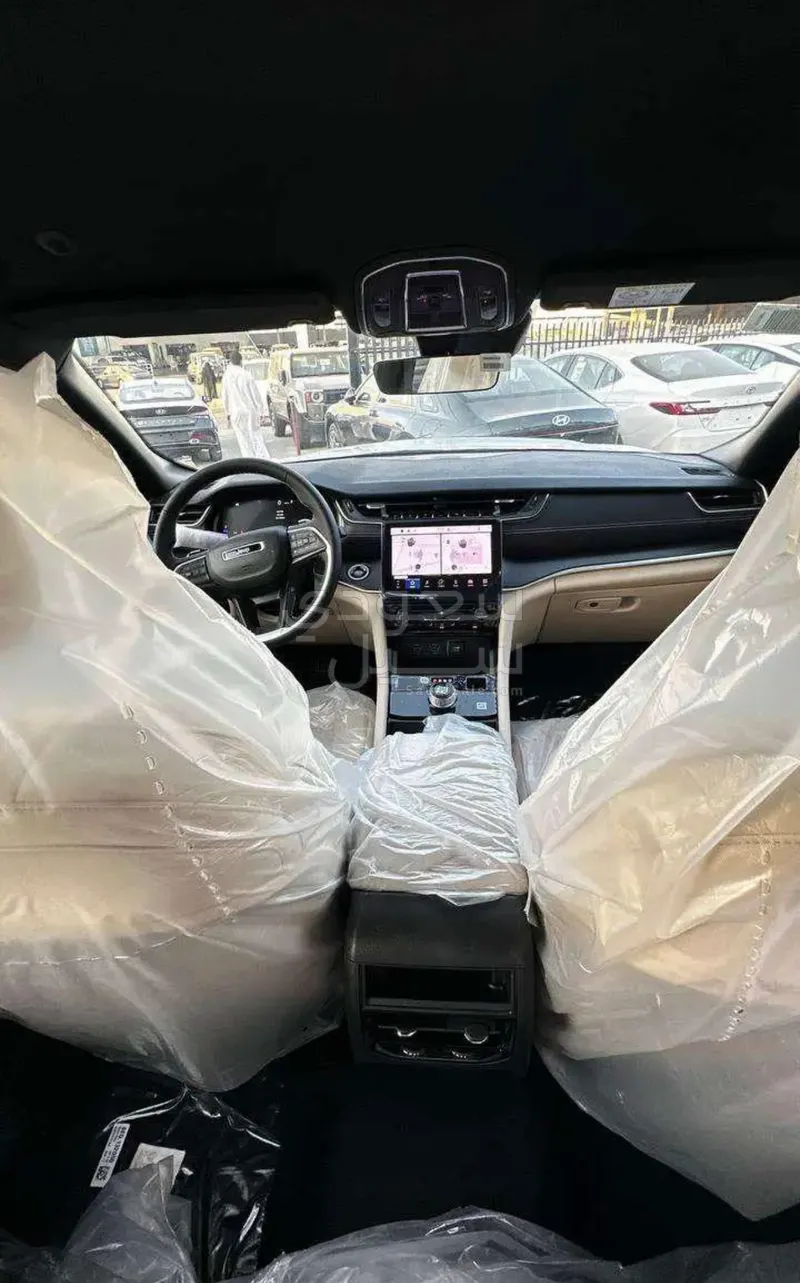 2025 جييب جراند شيروكي لاريدو