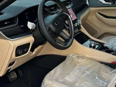 2025 جييب جراند شيروكي لاريدو