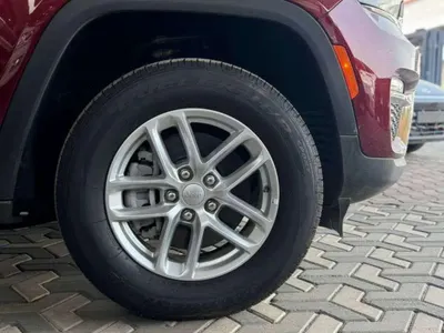 2025 جييب جراند شيروكي لاريدو