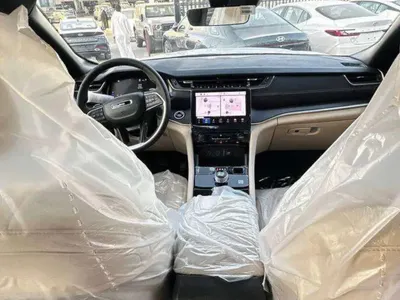 2025 جييب جراند شيروكي لاريدو