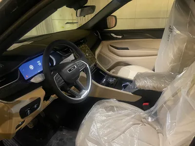 2025 جييب جراند شيروكي لاريدو