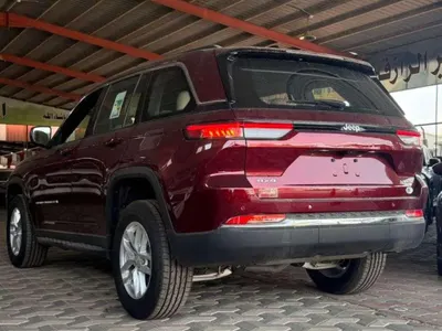 2025 جييب جراند شيروكي لاريدو