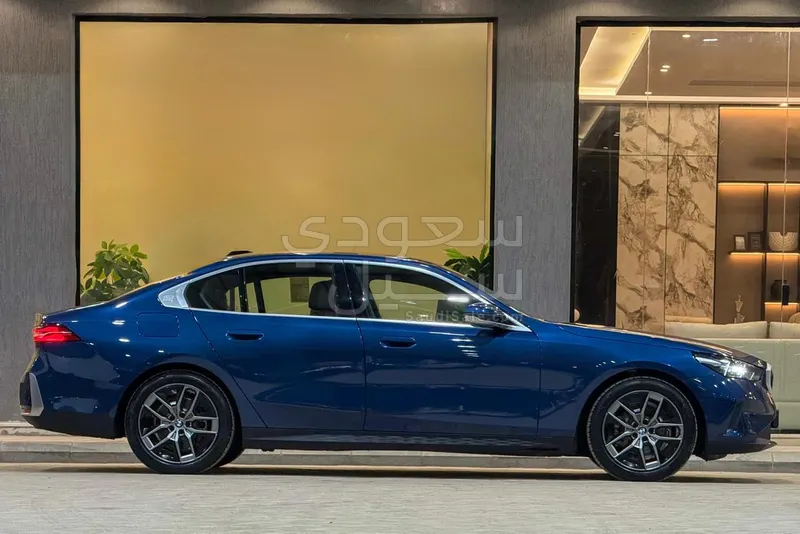 2026 BMW 5 Series 520i