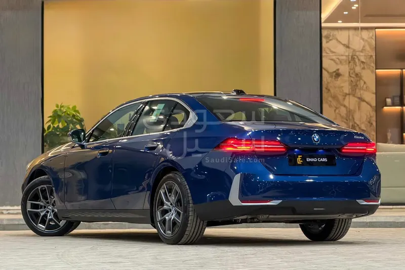 2026 BMW 5 Series 520i