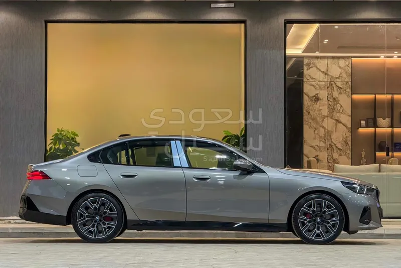 2026 بي ام دبليو الفئة الخامسة 520 أي إم كت