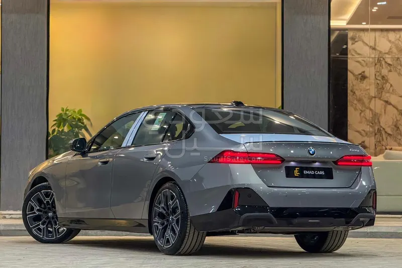 2026 بي ام دبليو الفئة الخامسة 520 أي إم كت