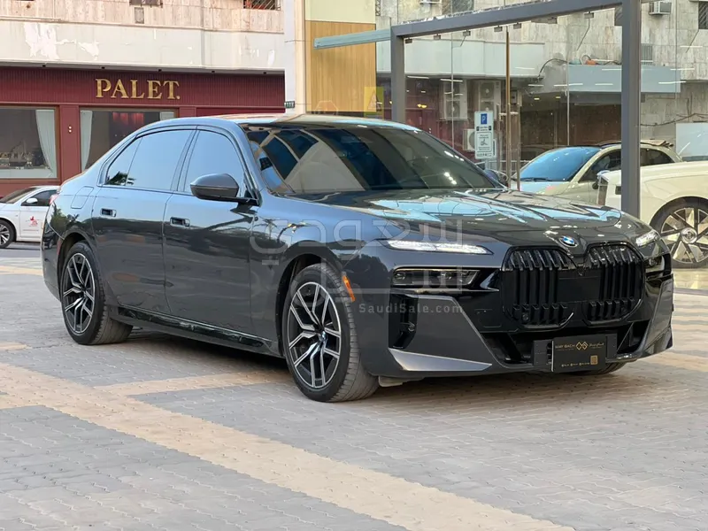 2023 BMW 7 Series 740i