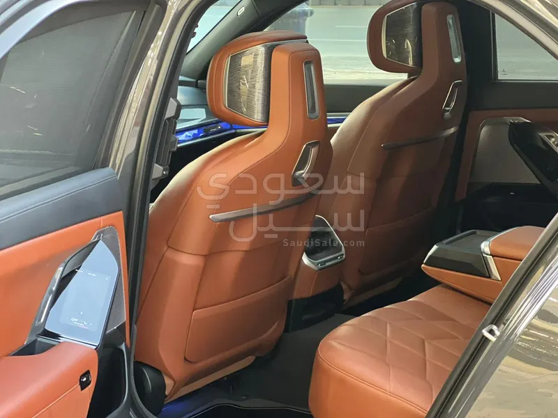 2023 BMW 7 Series 740i