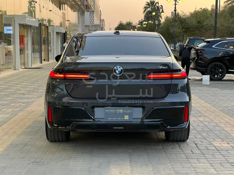 2023 BMW 7 Series 740i
