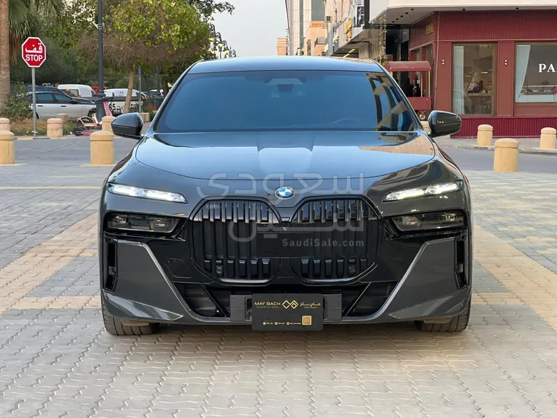 2023 BMW 7 Series 740i