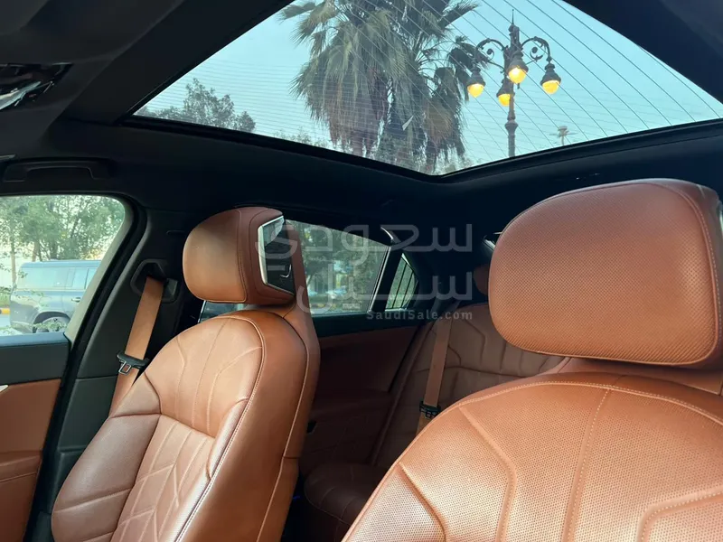 2023 BMW 7 Series 740i