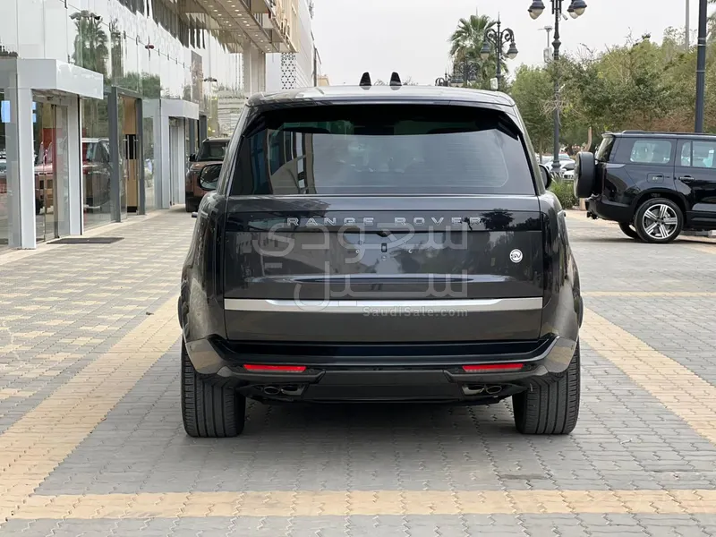 2025 لاند روفر رينج روفر اس في اوتوبيوغرافي