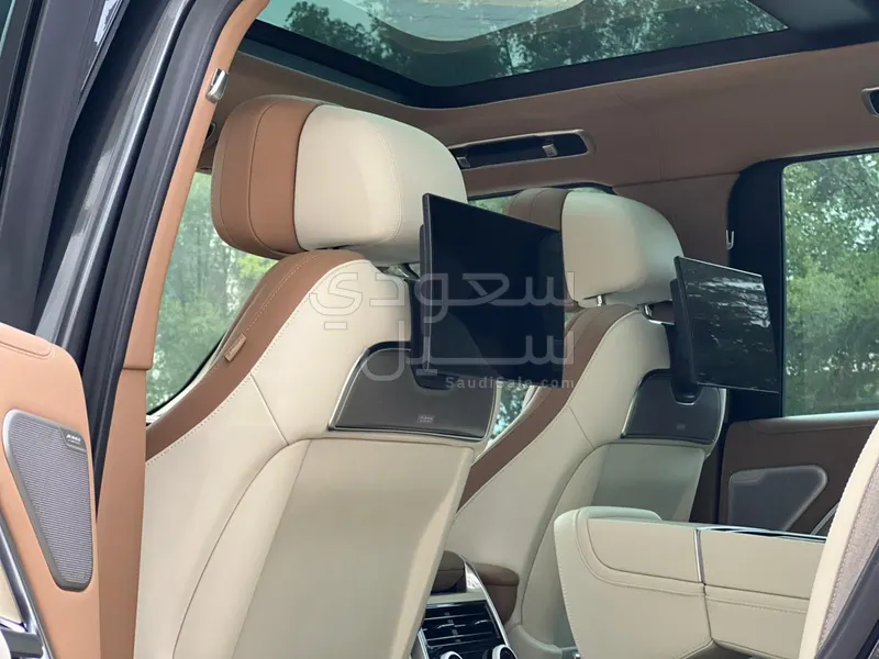 2025 لاند روفر رينج روفر اس في اوتوبيوغرافي