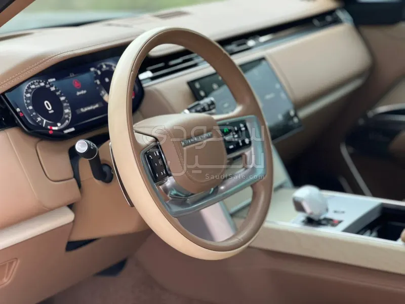 2025 لاند روفر رينج روفر اس في اوتوبيوغرافي