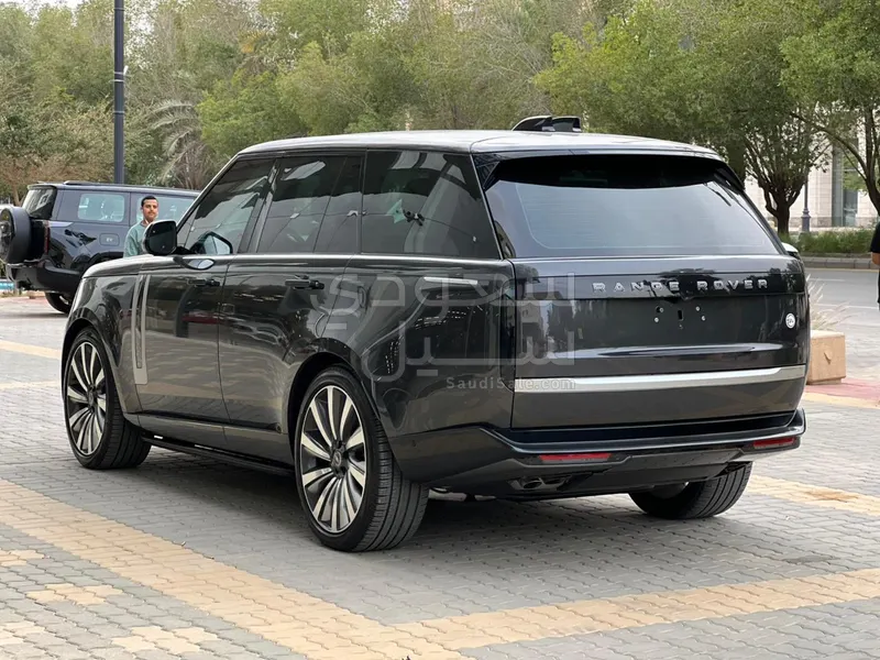 2025 لاند روفر رينج روفر اس في اوتوبيوغرافي