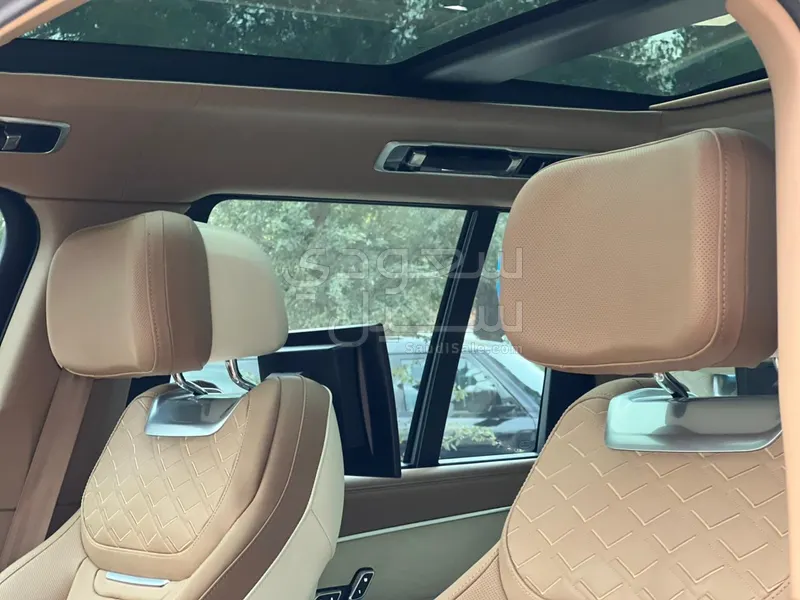 2025 لاند روفر رينج روفر اس في اوتوبيوغرافي