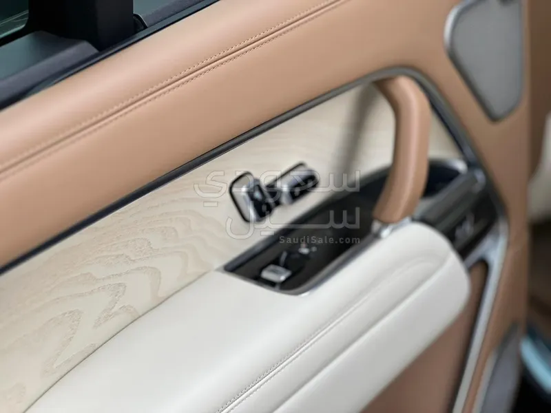 2025 لاند روفر رينج روفر اس في اوتوبيوغرافي