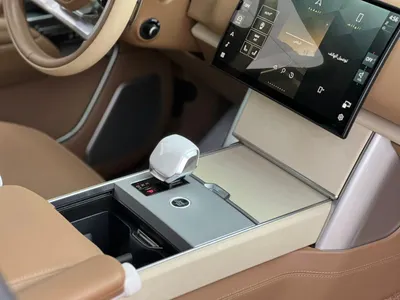 2025 لاند روفر رينج روفر اس في اوتوبيوغرافي