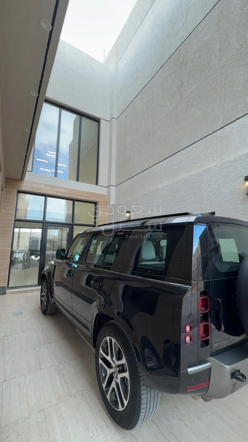 2025 لاند روفر ديفيندر 110