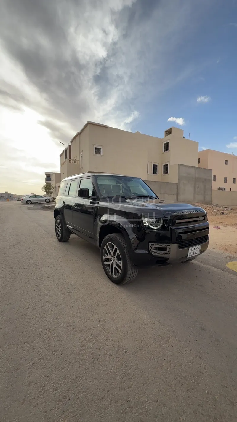 2025 لاند روفر ديفيندر 110