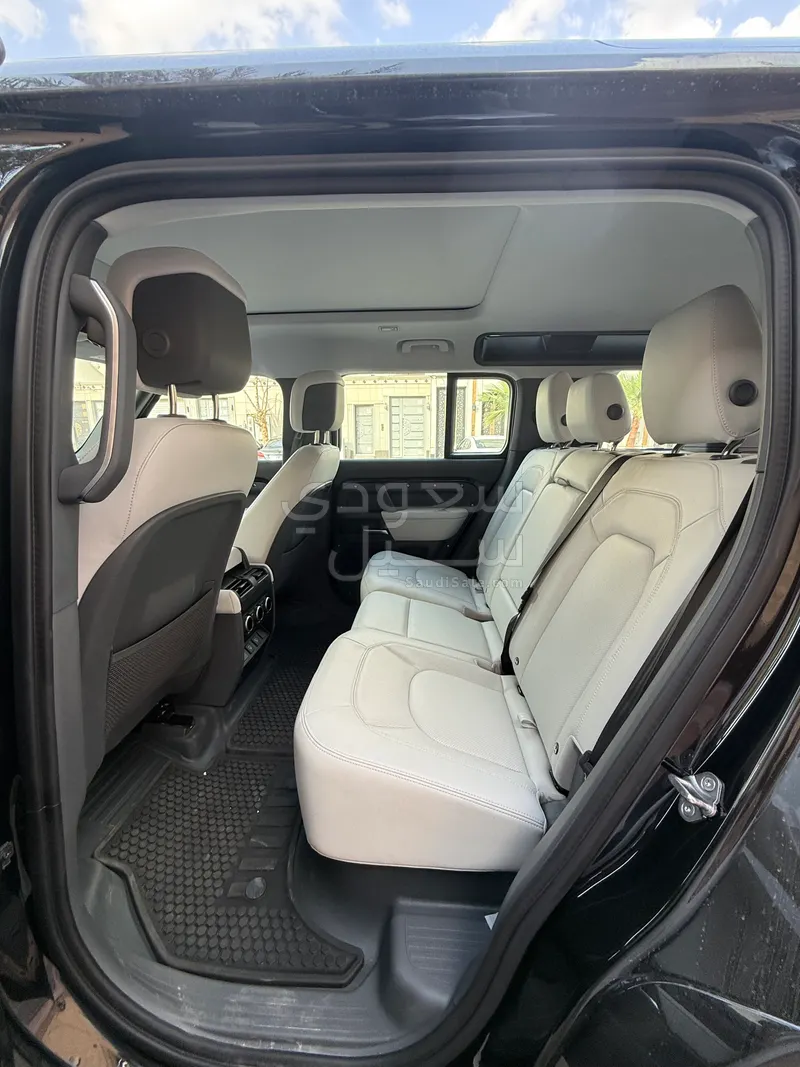 2025 لاند روفر ديفيندر 110