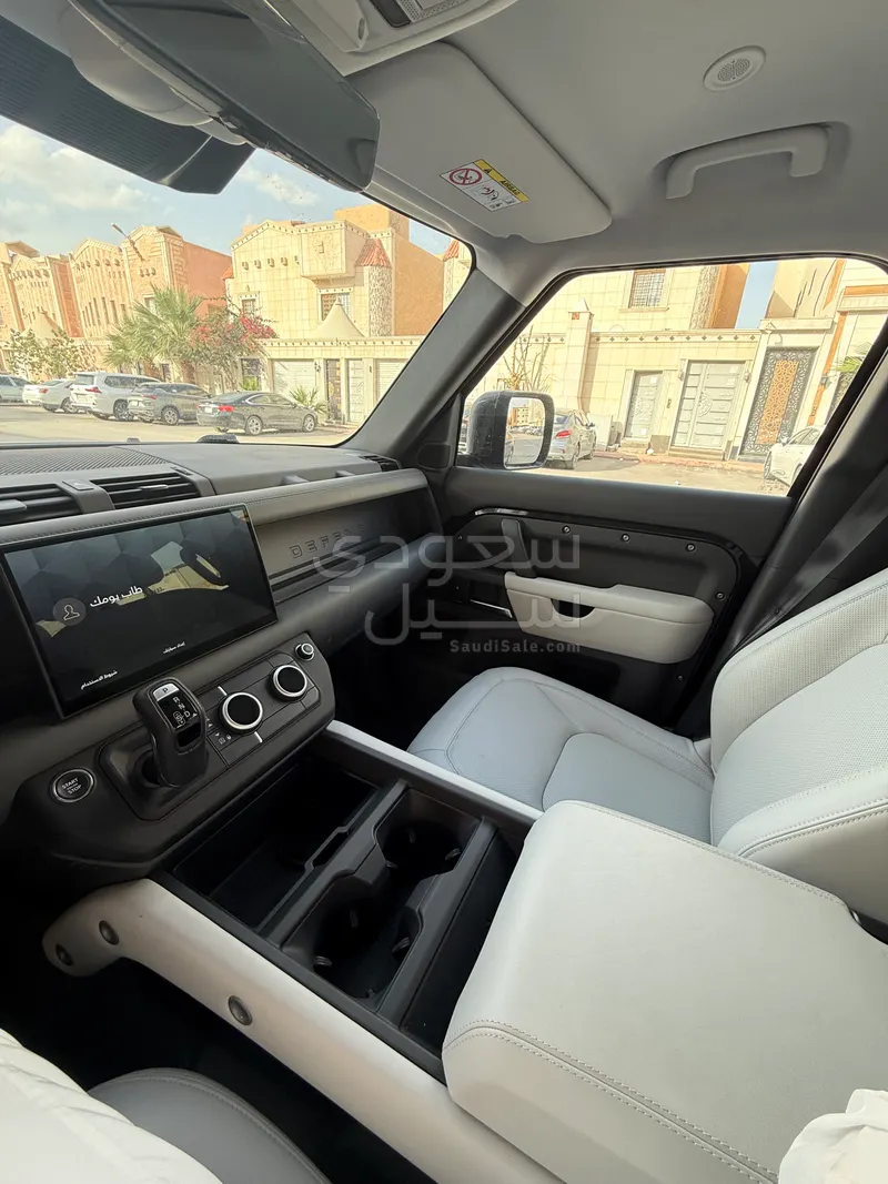 2025 لاند روفر ديفيندر 110