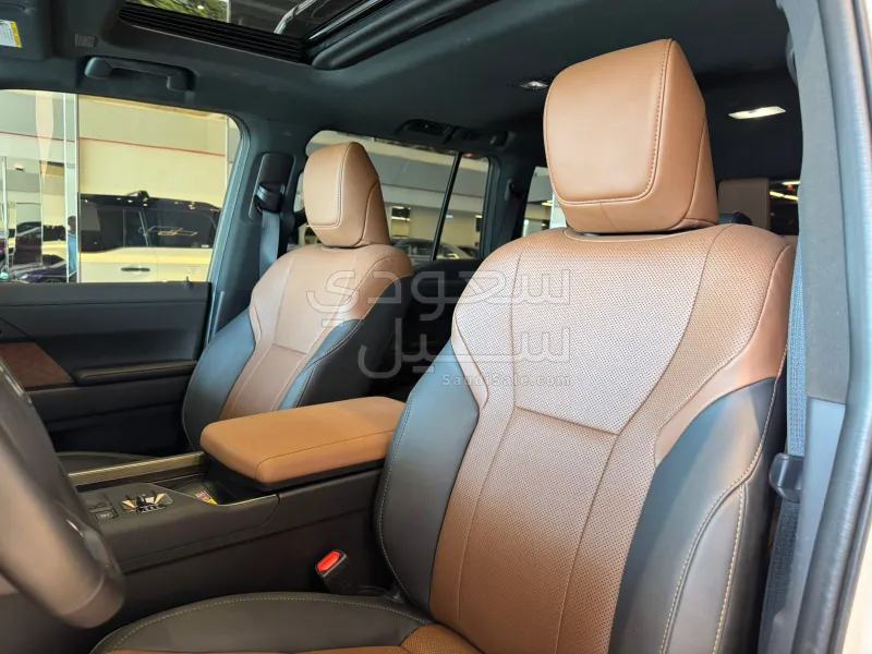 2024 لكزس جي إكس 550