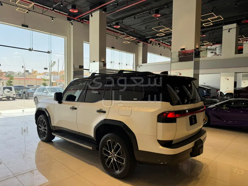 2024 لكزس جي إكس 550