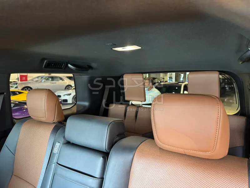 2024 لكزس جي إكس 550