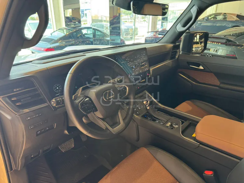 2024 لكزس جي إكس 550