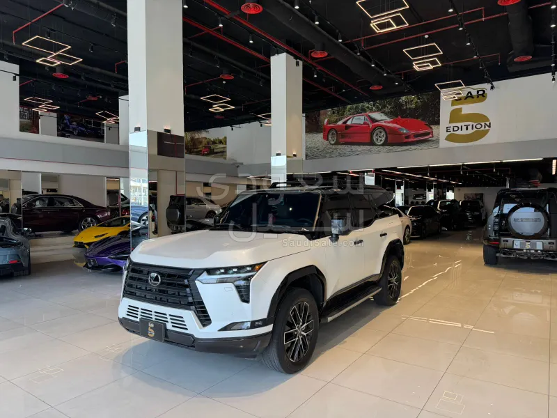 2024 لكزس جي إكس 550