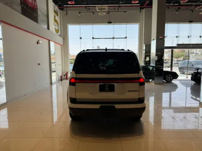 2024 لكزس جي إكس 550