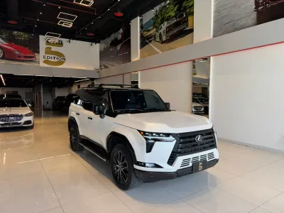 2024 لكزس جي إكس 550