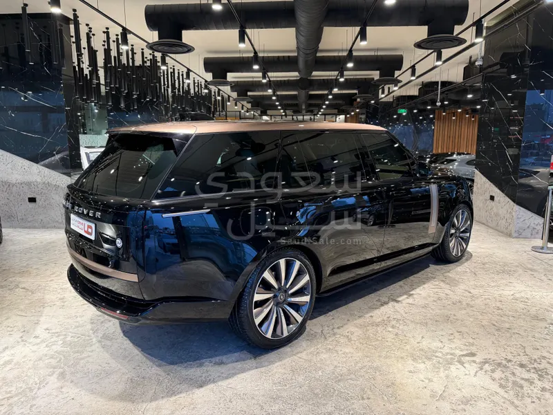 2024 لاند روفر رينج روفر اس في اوتوبيوغرافي