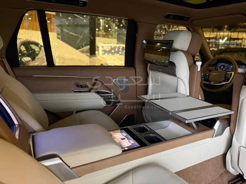 2024 لاند روفر رينج روفر اس في اوتوبيوغرافي