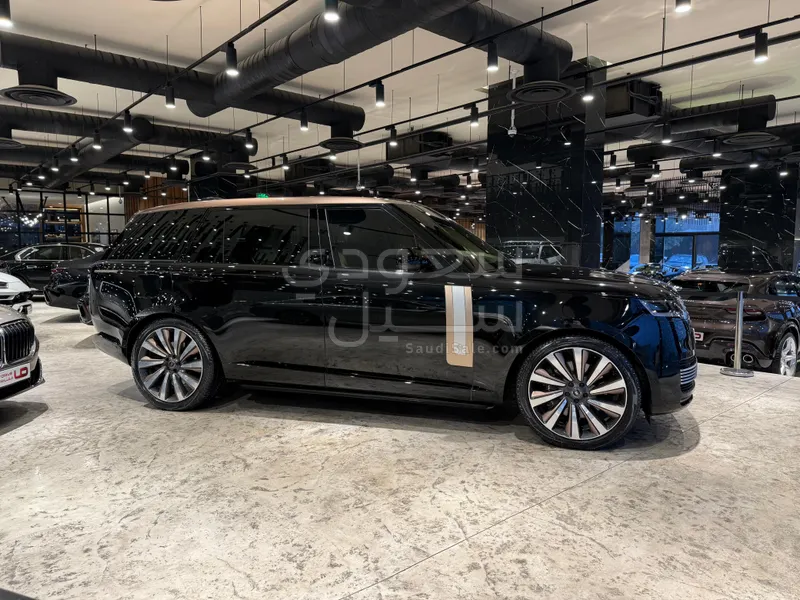 2024 لاند روفر رينج روفر اس في اوتوبيوغرافي