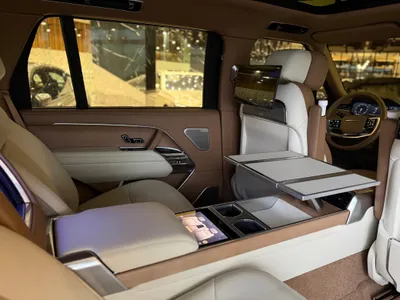 2024 لاند روفر رينج روفر اس في اوتوبيوغرافي