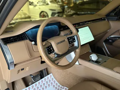 2024 لاند روفر رينج روفر اس في اوتوبيوغرافي