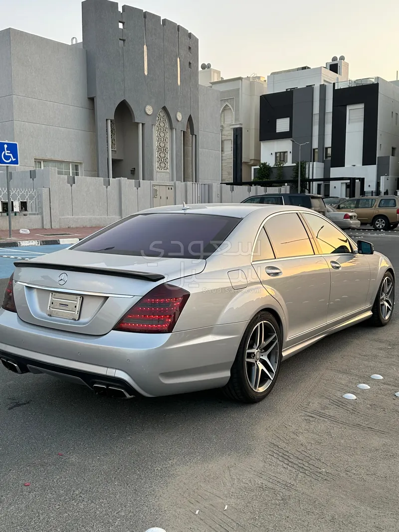 2012 مرسيدس - بنز إس 63 أي إم جي