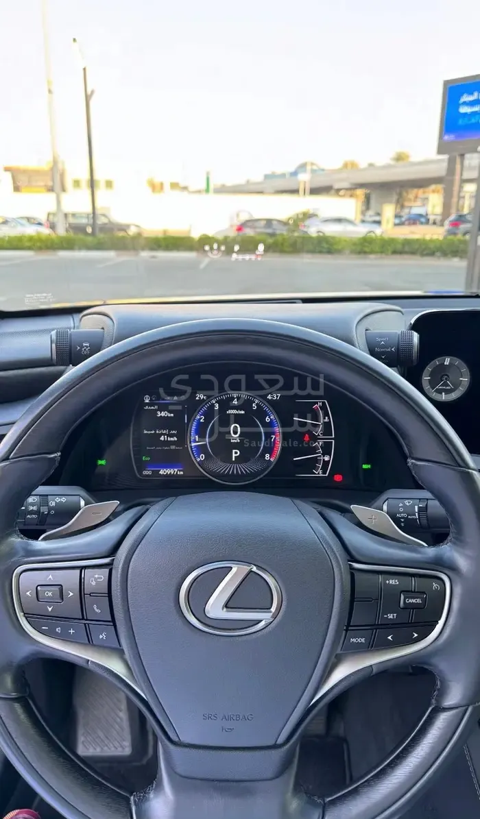 2023 لكزس إي إس 350