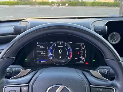 2023 لكزس إي إس 350