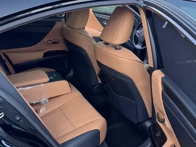 2023 لكزس إي إس 350